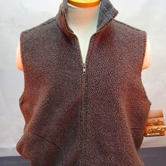 Columbia Other - NWT Sherpa full zip Columbia vest